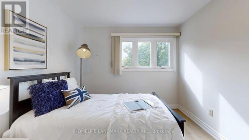 327 Sussex Avenue, Richmond Hill, ON - Indoor Photo Showing Bedroom