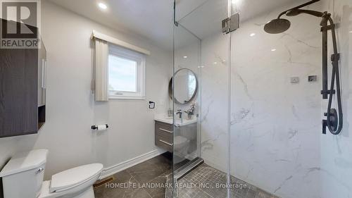 327 Sussex Avenue, Richmond Hill, ON - Indoor Photo Showing Bathroom