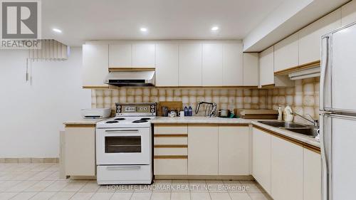 327 Sussex Avenue, Richmond Hill, ON - Indoor Photo Showing Kitchen With Double Sink