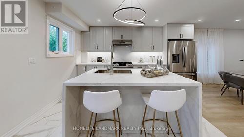 327 Sussex Avenue, Richmond Hill, ON - Indoor Photo Showing Kitchen With Double Sink With Upgraded Kitchen