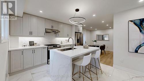 327 Sussex Avenue, Richmond Hill, ON - Indoor Photo Showing Kitchen With Upgraded Kitchen