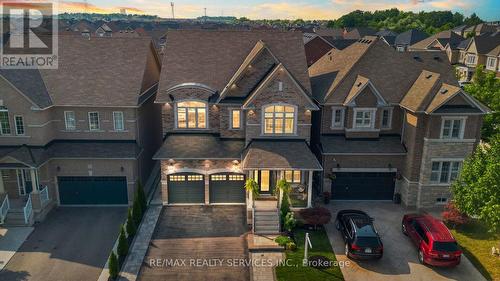 33 Midcrest Circle N, Brampton, ON - Outdoor With Facade