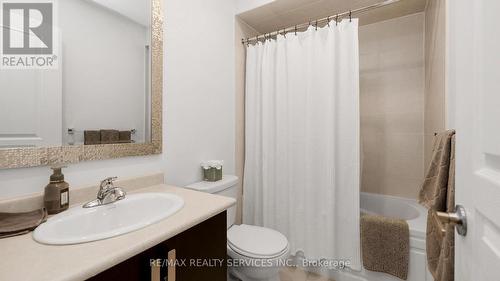 33 Midcrest Circle N, Brampton, ON - Indoor Photo Showing Bathroom