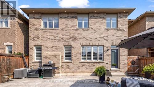 33 Midcrest Circle N, Brampton, ON - Outdoor With Exterior