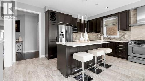 33 Midcrest Circle N, Brampton, ON - Indoor Photo Showing Kitchen With Stainless Steel Kitchen With Upgraded Kitchen