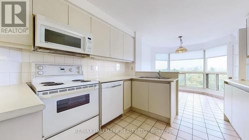 807 - 1800 The Collegeway Way, Mississauga, ON - Indoor Photo Showing Kitchen With Double Sink