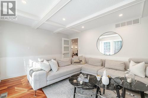 2112 Constance Drive, Oakville, ON - Indoor Photo Showing Living Room