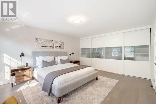 2112 Constance Drive, Oakville, ON - Indoor Photo Showing Bedroom