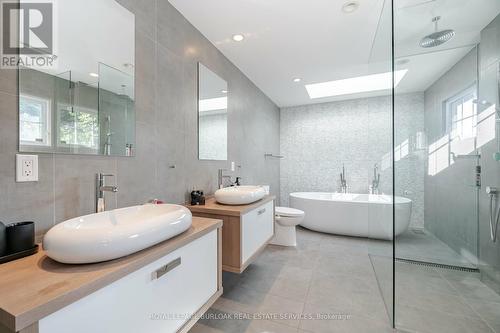 2112 Constance Drive, Oakville, ON - Indoor Photo Showing Bathroom