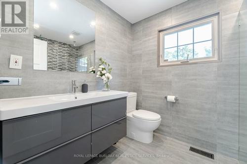 2112 Constance Drive, Oakville, ON - Indoor Photo Showing Bathroom