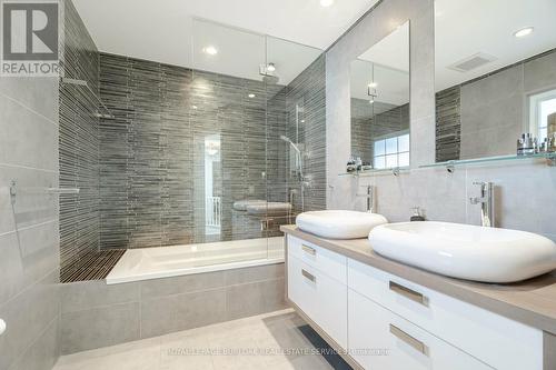 2112 Constance Drive, Oakville, ON - Indoor Photo Showing Bathroom