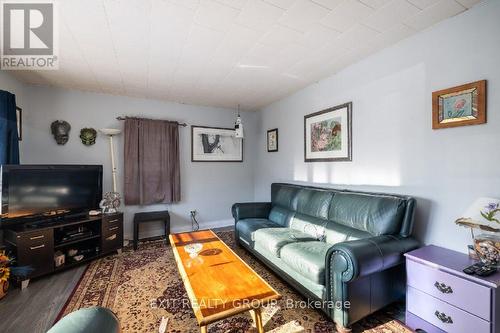 32 Pearce Street, Marmora And Lake, ON - Indoor Photo Showing Living Room