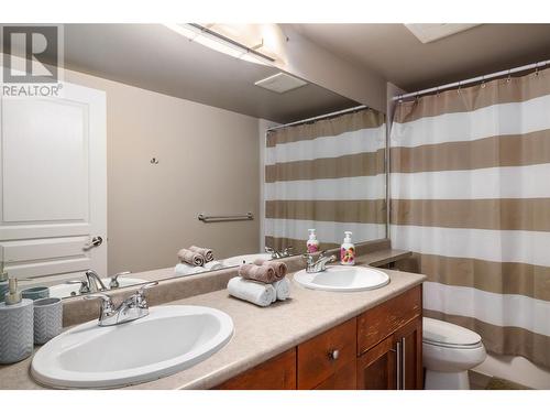 1093 Sunset Drive Unit# 105, Kelowna, BC - Indoor Photo Showing Bathroom