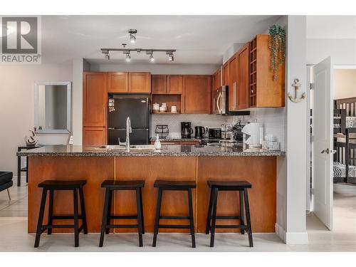 1093 Sunset Drive Unit# 105, Kelowna, BC - Indoor Photo Showing Kitchen