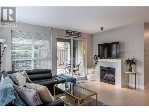 1093 Sunset Drive Unit# 105, Kelowna, BC - Indoor Photo Showing Living Room With Fireplace