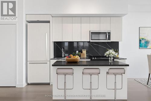 1106 - 859 The Queensway, Toronto, ON - Indoor Photo Showing Kitchen