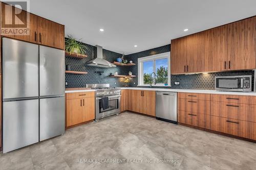 8029 Silver Street, West Lincoln, ON - Indoor Photo Showing Kitchen