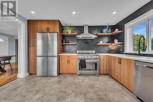 8029 Silver Street, West Lincoln, ON - Indoor Photo Showing Kitchen