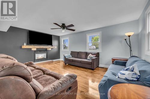 8029 Silver Street, West Lincoln, ON - Indoor Photo Showing Living Room With Fireplace