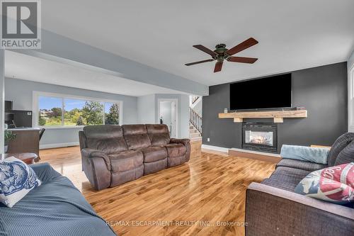 8029 Silver Street, West Lincoln, ON - Indoor Photo Showing Living Room With Fireplace