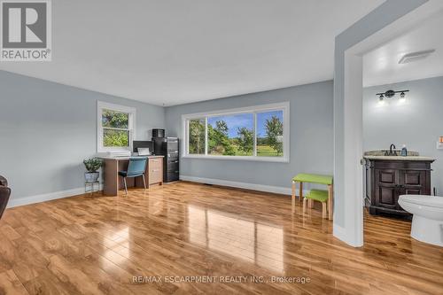 8029 Silver Street, West Lincoln, ON - Indoor Photo Showing Other Room