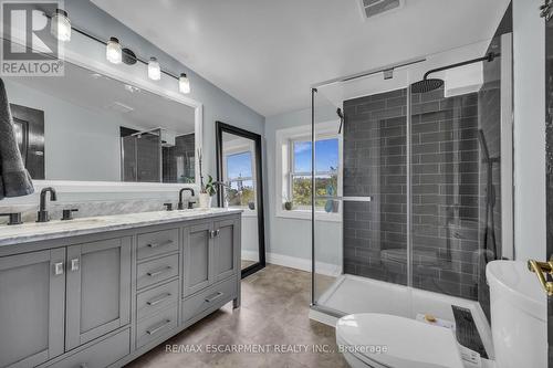 8029 Silver Street, West Lincoln, ON - Indoor Photo Showing Bathroom