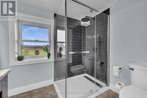 8029 Silver Street, West Lincoln, ON - Indoor Photo Showing Bathroom