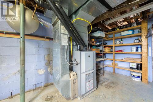 8029 Silver Street, West Lincoln, ON - Indoor Photo Showing Garage