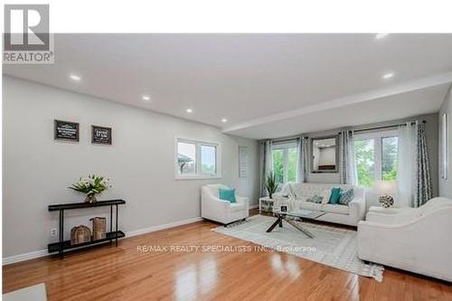 Upper - 250 Driftwood Drive, Kitchener, ON - Indoor Photo Showing Living Room