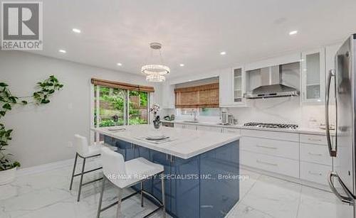 Upper - 250 Driftwood Drive, Kitchener, ON - Indoor Photo Showing Kitchen With Upgraded Kitchen