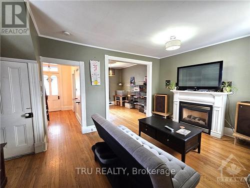 64 Abbott Street, Brockville (810 - Brockville), ON - Indoor Photo Showing Living Room With Fireplace