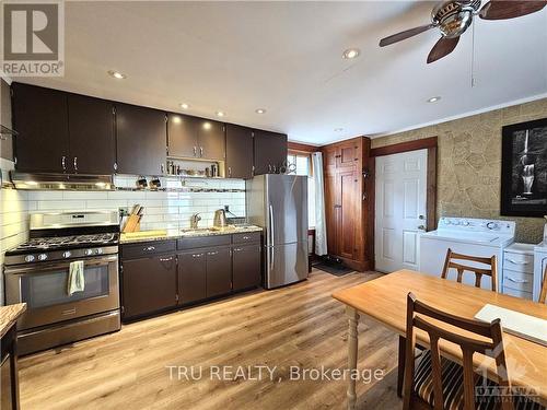 64 Abbott Street, Brockville (810 - Brockville), ON - Indoor Photo Showing Kitchen