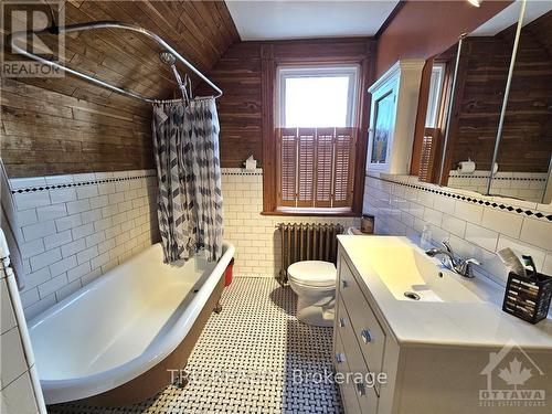 64 Abbott Street, Brockville (810 - Brockville), ON - Indoor Photo Showing Bathroom