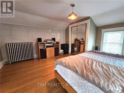 64 Abbott Street, Brockville, ON - Indoor Photo Showing Bedroom