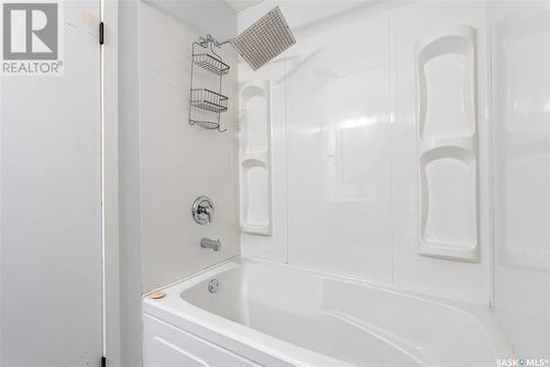 132B 110Th Street W, Saskatoon, SK - Indoor Photo Showing Bathroom