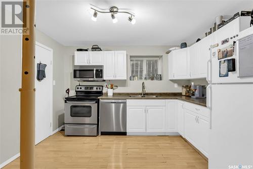 132B 110Th Street W, Saskatoon, SK - Indoor Photo Showing Kitchen With Double Sink