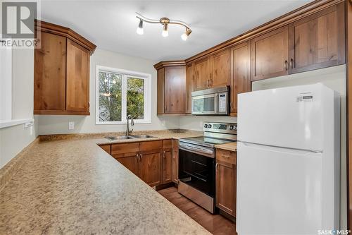 132B 110Th Street W, Saskatoon, SK - Indoor Photo Showing Kitchen With Double Sink