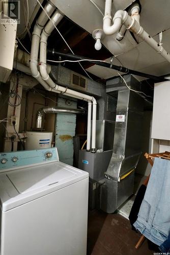 2305 Atkinson Street, Regina, SK - Indoor Photo Showing Laundry Room