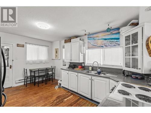 2293 Woodlawn Street, Kelowna, BC - Indoor Photo Showing Kitchen With Double Sink