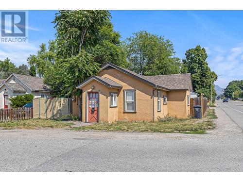 2293 Woodlawn Street, Kelowna, BC - Outdoor