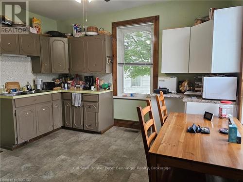 28 4Th Street, Arran-Elderslie, ON - Indoor Photo Showing Kitchen With Double Sink