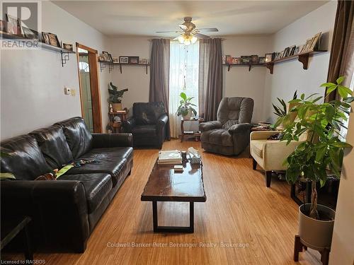 28 4Th Street, Arran-Elderslie, ON - Indoor Photo Showing Living Room