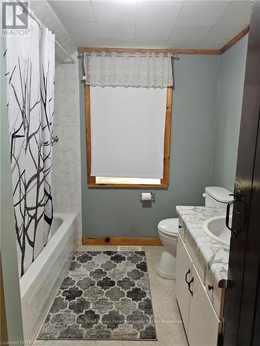 28 4Th Street, Arran-Elderslie, ON - Indoor Photo Showing Bathroom