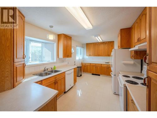 1448 Darmouth Street, Penticton, BC - Indoor Photo Showing Kitchen With Double Sink