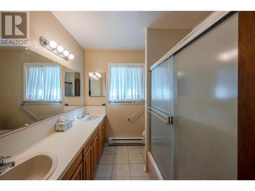 1448 Darmouth Street, Penticton, BC - Indoor Photo Showing Bathroom