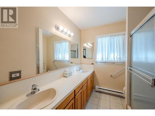 1448 Darmouth Street, Penticton, BC - Indoor Photo Showing Bathroom