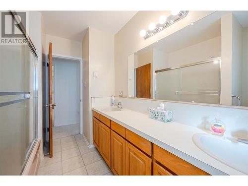 1448 Darmouth Street, Penticton, BC - Indoor Photo Showing Bathroom