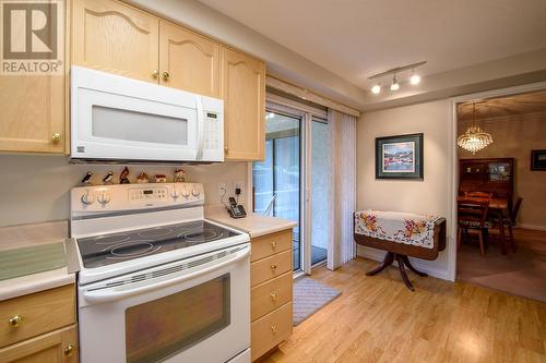 3335 Richter Street Unit# 114, Kelowna, BC - Indoor Photo Showing Kitchen