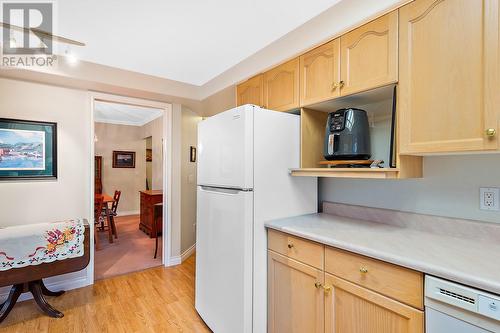 3335 Richter Street Unit# 114, Kelowna, BC - Indoor Photo Showing Kitchen