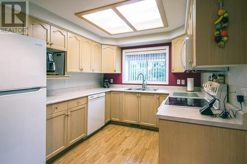 3335 Richter Street Unit# 114, Kelowna, BC - Indoor Photo Showing Kitchen With Double Sink